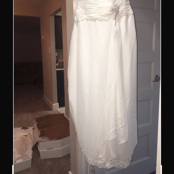 RAYLIA DESIGNS WEDDING DRESS - Picture 5 of 8